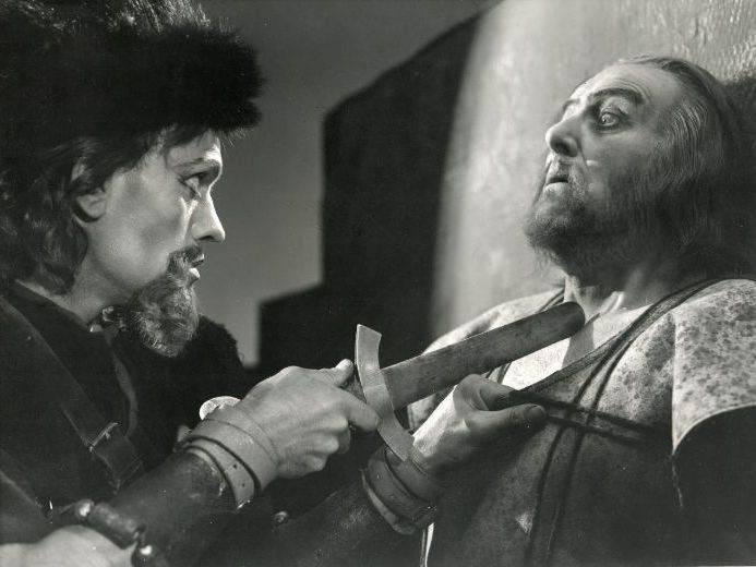Foil Characters: Macduff and Macbeth
