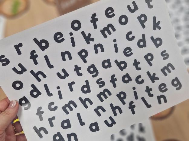 Phase 2 phonics spotter