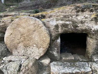 RE - Y8 - Theories of the Empty Tomb