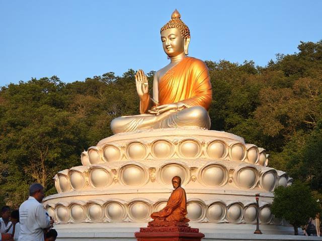 Worship-Puja (AQA GCSE Religious Studies-Buddhism)