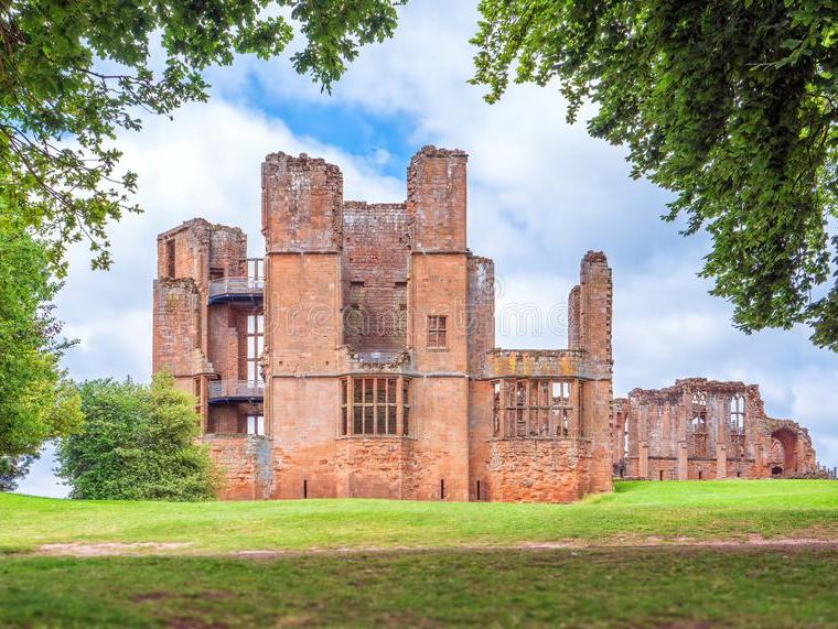 Kenilworth castle owners picture