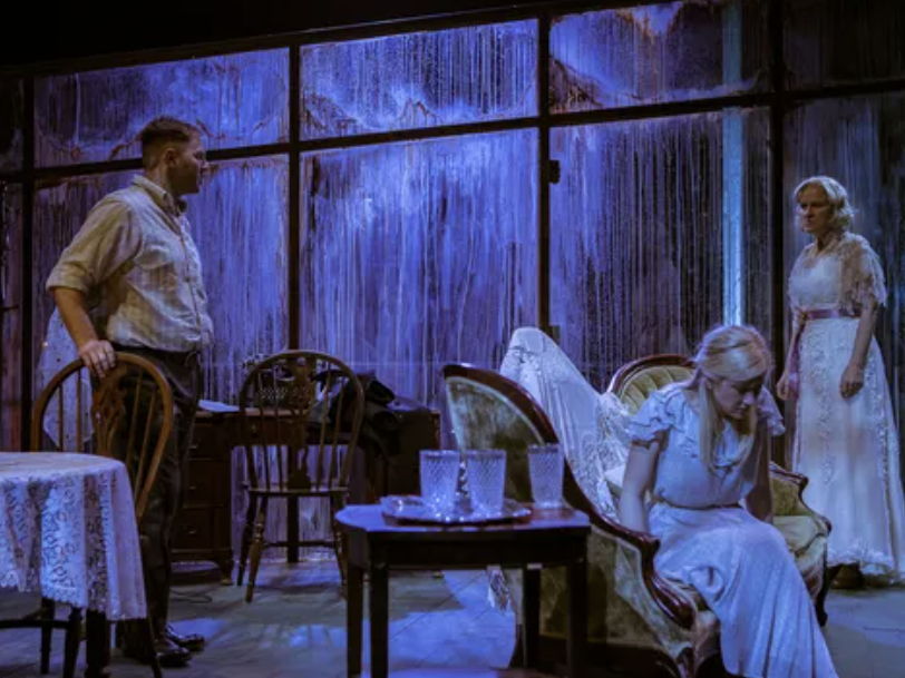 The Glass Menagerie - Model Example of the Designer Question