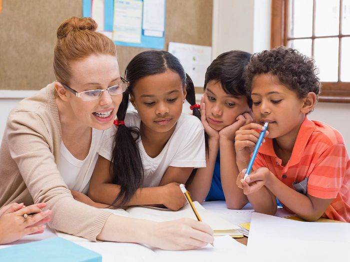 Providing Feedback That Moves Learning Forward – Research Summary & Practical Classroom Strategies