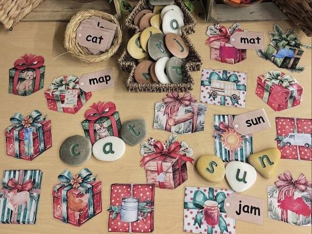 Christmas present CVC word